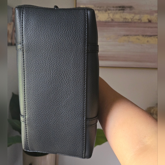 EUC Tory Burch Women's Perry Small Triple Compartment Tote black w red, leather - Picture 9 of 12